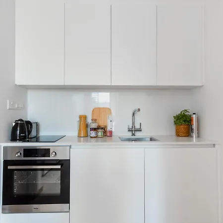 아파트 Cute 1-bedroom Holiday With Balcony All Yours