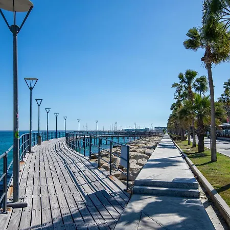 Cute 1-bedroom Holiday With Balcony All Yours